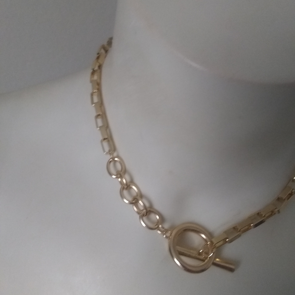 NWT 15 Inch Gold Necklace